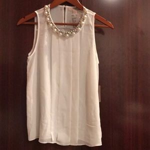 NWT Pearl collar white pleated blouse